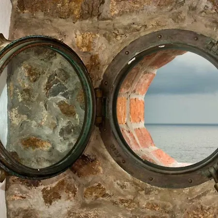 On Seacliff With The Downstairs *