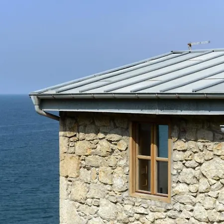 Property On Seacliff With The Beach Downstairs *