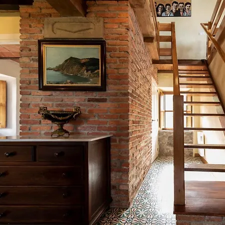 Property On Seacliff With The Beach Downstairs Arnao